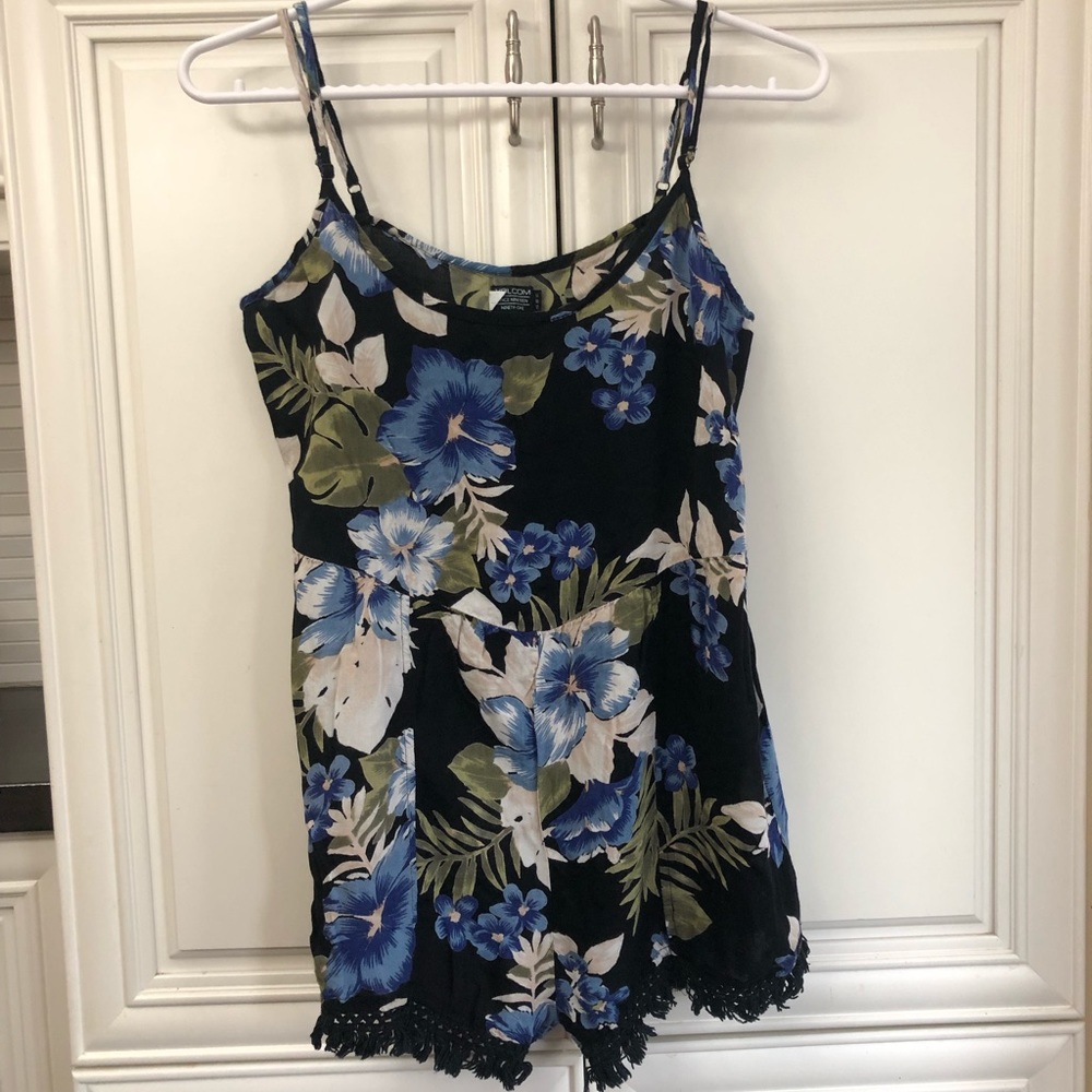 Volcom women’s short romper